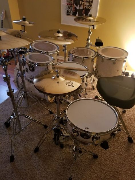 Jam Room, Drums Wallpaper, Drums Studio, Drum Room, Dw Drums, Drum Music, Percussion Drums, Drum Lessons, Acoustic Drum