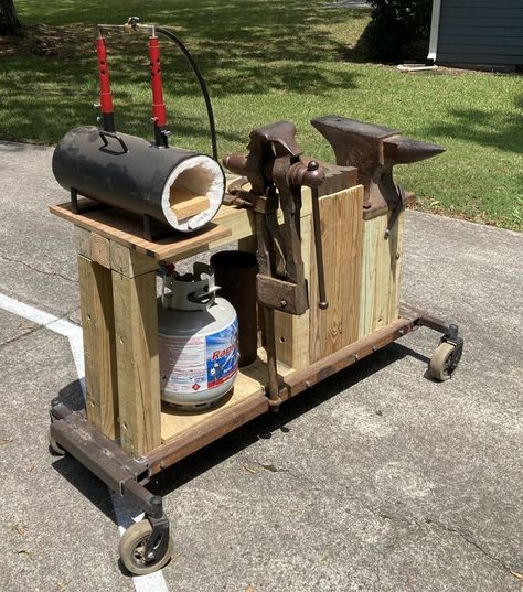 Homemade Forge, Diy Forge, Blacksmith Workshop, Gas Forge, Forging Tools, Welded Metal Projects, Blacksmith Forge, Metal Fabrication Tools, Blacksmith Tools