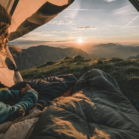 Mountain Camping, Camping Photography, Camping Aesthetic, Adventure Is Out There, 판타지 아트, Camping Life, Travel Goals, Go Camping, Travel Inspo