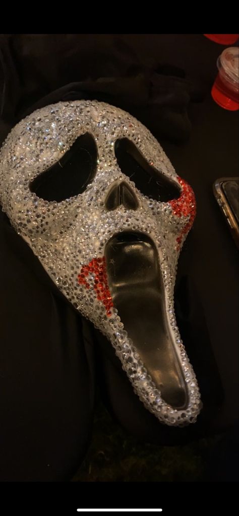 Ghost Face Mask Aesthetic, Ghost Face Sparkle, Scream Mask Costume Women, Holloween Costume Ghost Face, Scream Rhinestones, Female Ghostface Makeup, Girly Scream Costume, Ghostface Rhinestone Mask, Ghost Face Rhinestone Mask