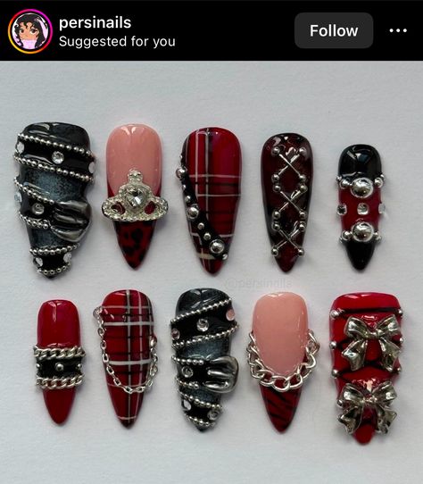 Nails With Chains Design, Belt Nails Design, Chains On Nails, Mall Goth Nails, Bratz Nails Design, Nails With Chains, Belt Nails, Punk Rock Nails, Chain Nail Art