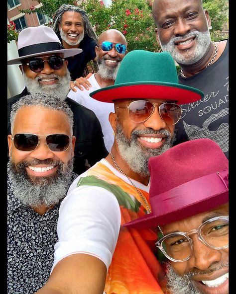 Erick Cedeño on Instagram: “The Silver Fox Squad in Baltimore! 🦊  ・・・ KINGS: @mr.erickcedeno @therealwinstonwarrior @titusunlimited @collensjr @mr.matture…” Black Men Beard Styles, Black Men Beards, Beard Game, Grey Beards, Black Beards, Black Men Fashion Swag, Smiling Man, Beard Styles For Men, Beard Gang