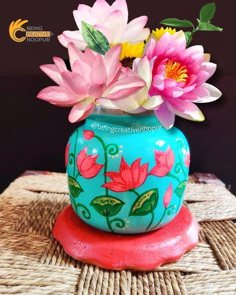 Pichwai Painting On Pot, How To Paint A Clay Pot, Tulsi Pot Design Painting, Container Painting Ideas, Flower Pot Designs Painted, Painting Diy Easy, Decorate Flower Pots, Tulsi Pot, Rubiks Cube Patterns