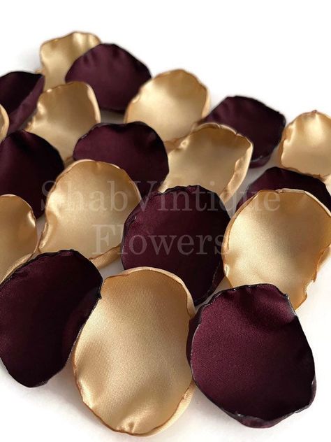 Burgundy and Gold mix of flower petals #burgundy #gold #etsy #wedding #weddinginspo Wine Gold Wedding, Wedding Burgundy And Blush, Emerald And Gold Wedding, Wedding Terracotta, Burgundy And Gold Wedding, Purple Wedding Reception, Wedding Reception Table Decor, Burgundy And Blush Wedding, Reception Table Decor