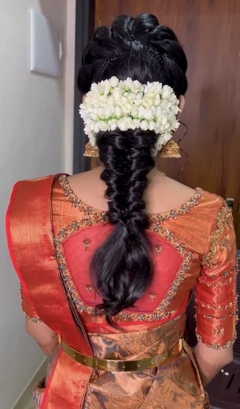 Engagement Hairdo Indian, Open Hair For Saree, Reception Hairstyles Indian For Mom, Traditional Hair Styles For Saree, Hairstyle For Pooja Function, Simple Hairstyle For Silk Saree, Braided Hairstyles For Indian Wedding, Saree Hairstyles With Flowers, Valakappu Hairstyle