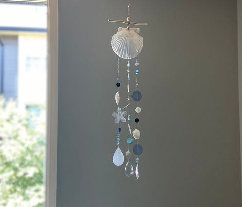 Mobile Decor, خواتم خطوبة, Glasses Art, Shell Wind Chimes, White Shells, Shell Mobile, Lucky Fortune, Les Sons, Lucky Gifts