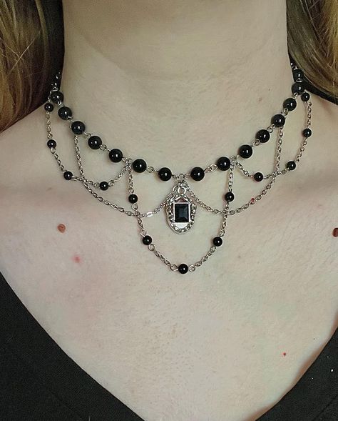 ‘No Reflection’ Necklace 🪞 made with black onyx beads, stainless steel findings, and stainless steel chain 33cm + 6cm extension chain available now, link in bio 🖤 #explorepage #jewelry #handmade #goth Goth Seed Bead Jewelry, Goth Chain Necklace, Goth Prom Jewelry, Goth Jewelry Necklaces, Goth Wire Jewelry, Gothic Handmade Jewelry, Diy Bead Necklace Ideas, Goth Necklace Diy, Gothic Beaded Jewelry