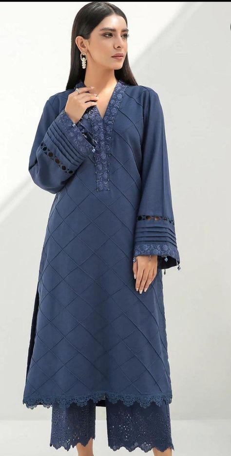 Plain Dress Designs Pakistani, Plain Kurti Designs, Dress Design Pakistani, Kurtis Design, Stylish Kurtis, Lace Dress Design, Stylish Short Dresses, Dress Design Patterns, Sleeves Designs For Dresses