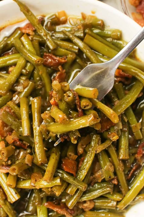 Smothered Green Beans Crockpot Green Beans And Bacon, Southern Green Bean Recipes, Green Beans And Bacon, Easy Green Bean Recipes, Beans And Bacon, Southern Style Green Beans, Green Bean Seeds, Crockpot Green Beans, Smothered Green Beans