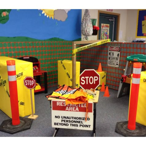 It's a HIT!! Our preschoolers LOVE their new CONSTRUCTION ZONE dramatic play area :) Construction Dramatic Play, Construction Preschool, Construction Theme Preschool, Preschool Construction, Preschool Dramatic Play, Dramatic Play Themes, Construction Unit, Dramatic Play Ideas, Dramatic Play Center