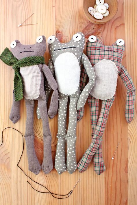 Stuffed Rabbits Handmade, Homemade Rag Dolls, Diy Felt Animals Easy, Chicken Sewing Pattern Free, Homemade Toys For Babies, Trending Sewing Projects, Cute Homemade Gifts For Friends, Stuffed Animal Patterns Free Templates, Doll Patterns Free Sewing Templates