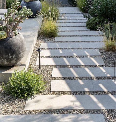 Pebble Garden Ideas Landscaping, Modern Garden Design Landscaping Ideas, Backyard Path, Hardscape Materials, Pebble Path, Wood Plants, Paver Ideas, Landscape Pavers, Walkway Landscaping