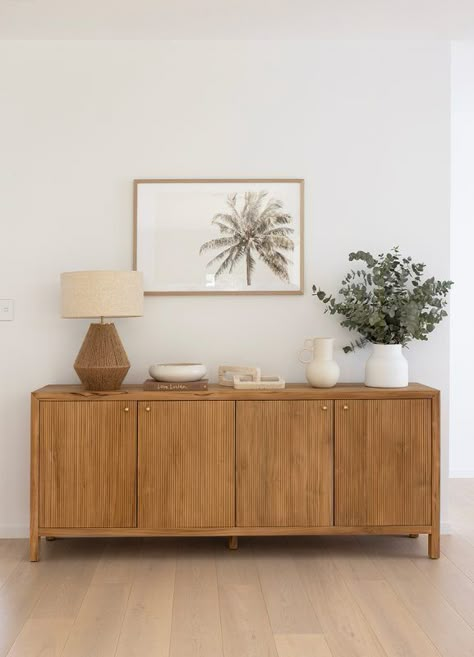 Teak Furniture Living Room, Side Board Decor, Credenza Decor, Sideboard Styles, Decoration Buffet, Sideboard Decor, White Sideboard, Teak Sideboard, Opening Doors