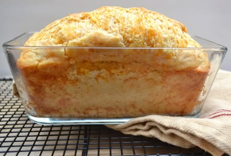 Quick Cheese Bread, Cheddar Cheese Quick Bread, Cheese Quick Bread, Keju Cheddar, Pain Sans Gluten, Cheese Bread Recipe, Bread Ingredients, Quick Bread Recipes, Cheese Bread