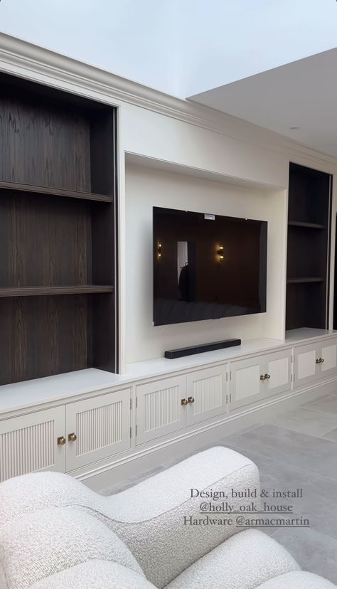 Tv Wall Transitional Design, Media Wall Small Wall, Luxury Entertainment Center, Living Room Custom Built Ins, Living Room Inspo Tv Wall, Modern Built In Media Wall, Tv Molding Wall, Tv Wall With Seating, Built In Entertainment Wall