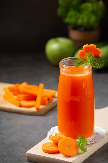 Healthy drink, fresh carrot juice Free P... | Free Photo #Freepik #freephoto #food #leaf #glass #organic Healthy Eating Smoothies, Carrot Juice Recipe, Carrot Smoothie, Veggie Smoothies, Fresh Fruit Juice, Organic Juice, Healthy Drink, Milk Shakes, Juicing For Health