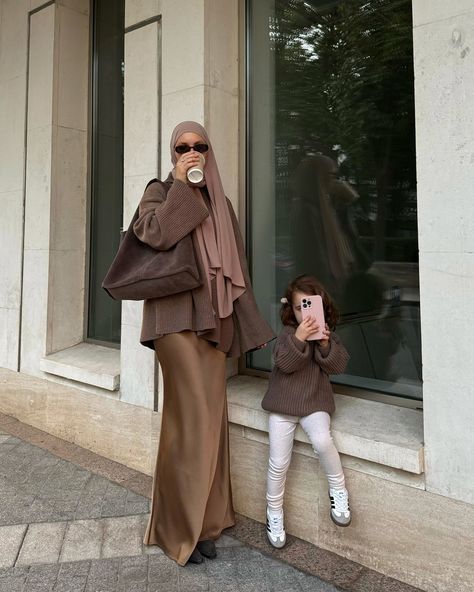 matching with my cutie pie🥧🤎🍂✨ autumn outfit, autumn vibe, mom&daughter outfit, modest fashion, hijab outfit, pinterest style Pregnant Corporate Outfit, Pregnancy Ootd, Hijab Outfit Ideas, Islamic Modest Fashion, Modest Winter Outfits, Outfit Petite, Winter Maternity Outfits, Outfit Modest, Mom Daughter Outfits