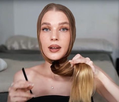 Learn how to cut your hair at home in this step-by-step tutorial. This guide will walk you through an easy DIY hair trim. Trim My Own Hair Diy, Diy Hair Trim Split Ends, How To Trim Long Hair At Home Yourself, Trimming Long Hair At Home, Diy Long Haircut At Home, How To Trim Long Hair, How To Cut Long Hair Yourself, Trim Long Hair Diy At Home, Diy Trim Hair