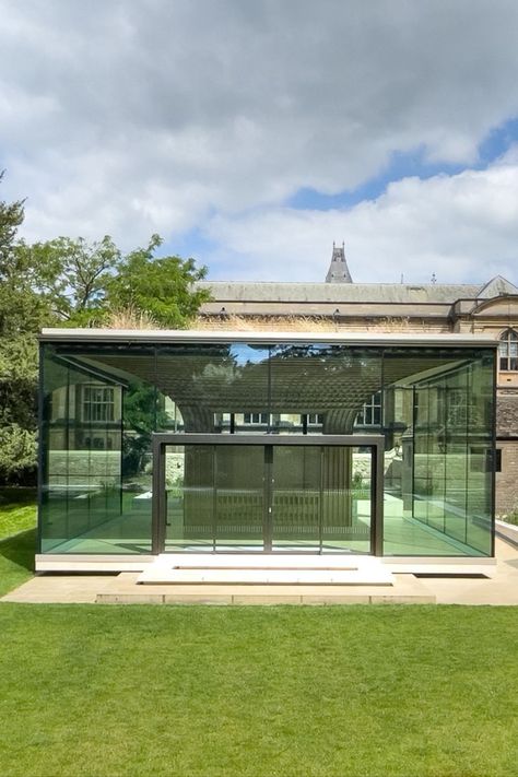 Garden Pavilion to Rhodes House with full perimeter of reflective structural glass Stanton Williams, Timber Roof, Architecture Awards, Glass Facades, Oxford University, Modern Glass, Facades, Rhodes, Historical Sites