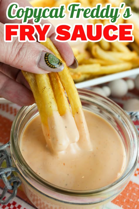 Freddy's Fry Sauce Recipe, Copycat Restaurant Sauces, Homemade Fry Sauce, Freddys Fry Sauce Recipe, Copycat Sauce Recipes, Copycat Sauces, Fry Dipping Sauce, French Fry Sauce, Fry Sauce Recipe