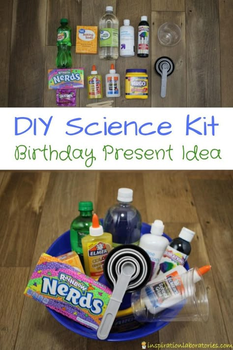 Learn how to make a DIY Science Kit with supplies for at least 5 science experiments. This makes a great birthday gift for any science loving kid. Homemade Science Kit, Diy Science Kits For Kids, Science Gift Ideas, Diy Art Kit For Kids, Diy Kits For Kids, Diy Craft Kit, Diy Craft Kits For Kids, Diy Gifts For Boys, Science Gifts For Kids