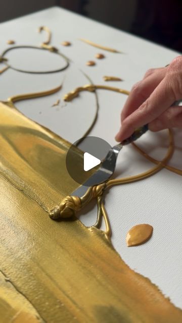 Canvas Gold Painting, Metallic Paintings On Canvas, Metallic Acrylic Painting Canvases, Gold Color Paint For Walls, Acrylic Gold Painting Ideas, Gold Watercolor Painting, Diy Gold Leaf Art, Gold Leaf Painting Ideas, How To Make Gold Paint