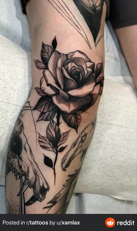 Neotrad Rose, Flash Tattoo Blackwork, Dark Flower Tattoo, Dark Rose Tattoo, Blackwork Rose, Rose Tat, Flor Tattoo, Black Rose Tattoos, Omerta Tattoo