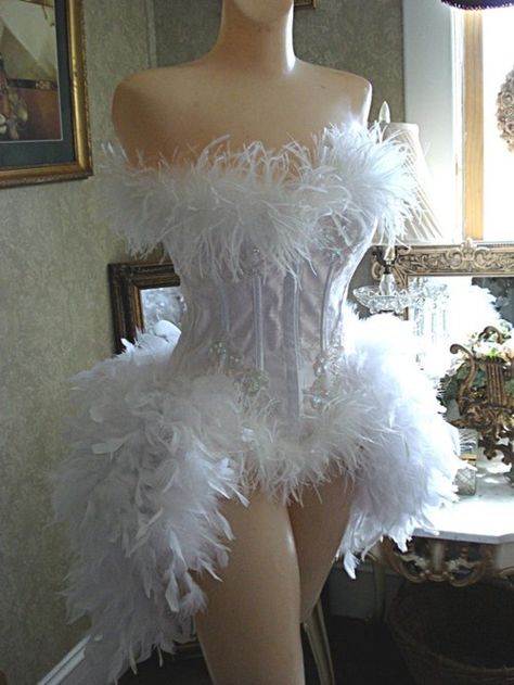 burlesque Feather Corset, Burlesque Party, Burlesque Fashion, Burlesque Outfit, Burlesque Corset, Corset Costumes, Diy Outfits, Burlesque Costumes, Burlesque Costume