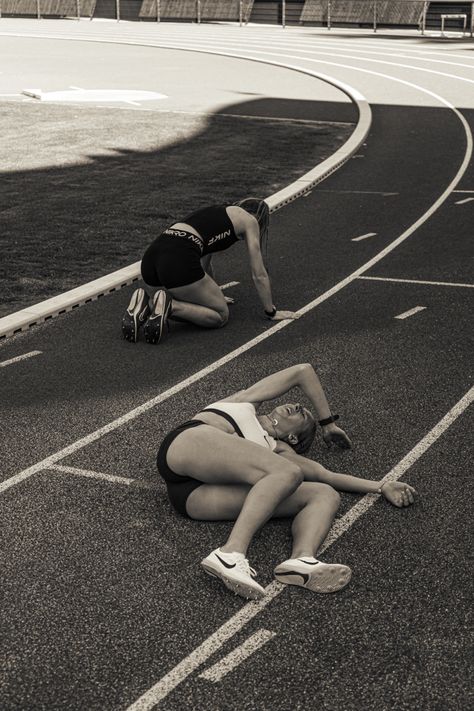 Vision Board Track And Field, Track And Field Training, Track Asthetic Picture, Aesthetic Track Pictures, Track Athlete Aesthetic, Laufen Aesthetic, Female Athlete Aesthetic, How To Get Toned, Pole Vault Aesthetic