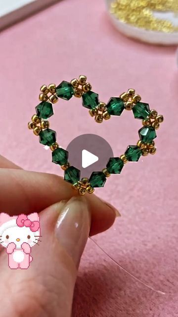 Beaded Heart Pendant, Heart Beads Pattern, How To Make Heart With Beads, Bicone Beads Pattern, Bead Ideas Crafts, Diy Beaded Jewelry Tutorials, Diy Beaded Heart, Heart With Beads, Beaded Ornaments Diy