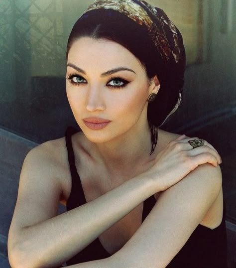 Claudia Lynx, Persian Makeup, Persian Women, Iranian Beauty, Iranian Women, Makati, Lynx, Head Scarf, Look Fashion