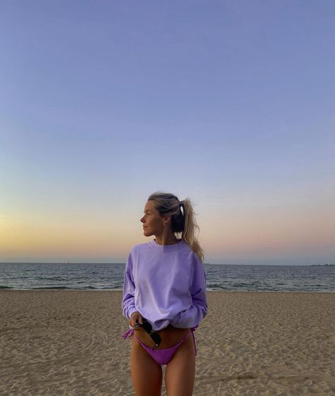 💜” • Nov 25, 2020 at 6:37am UT Surfergirl Style, Beach Pic Inspo, Beach Instagram Pictures, Beach Sweater, Summer Poses, Summer Picture Poses, Winter Beach, Beach Pic, Insta Poses