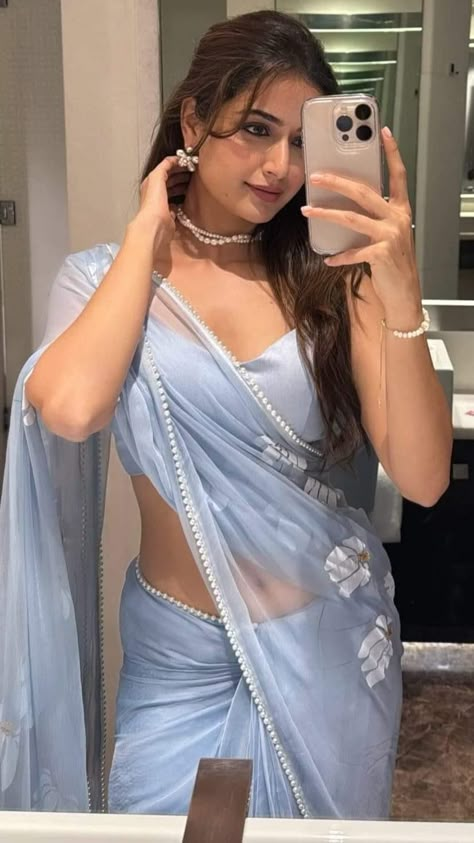 Farewell Look, Long Hair V Cut, Saree Aesthetics, Pushpa Raj, Aashika Ranganath, Gorgeous Saree, Ashika Ranganath, Hairstyles For Gowns, Bridal Sarees South Indian