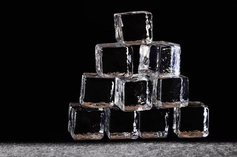 How to Make Crystal Clear Ice Cubes Ice Cube Tray Hacks, Clear Ice Cubes, Salt Substitute, Sugar Glass, How To Make Crystals, Clear Ice, Cool Science Experiments, Ice Ice Baby, Ice Cube Trays