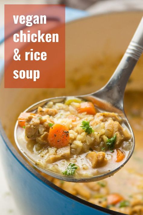 This simple vegan "chicken" and rice soup is super easy to make and oh-so-comforting. Perfect for lunch or dinner with a crusty piece of bread! Vegan Chicken And Rice Soup, Vegan Chicken Rice Soup, Vegan Chicken Soup Recipes, Vegetarian Chicken And Rice, Vegan Chicken Soup, Vegan Rice Soup, Vegan Chicken And Rice, Rice Soup Vegetarian, Meatless Meatloaf