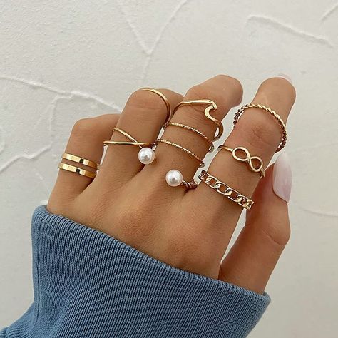 Delicate Jewelry Necklace, Jewelry Hairstyles, Rings Set For Women, 20th Bday, Rosen Box, Aesthetic Jewellery, It Girl Aesthetic, Midi Ring Set, Aesthetic Rings