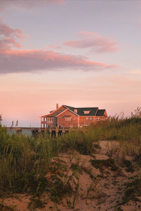 Jennette's Pier in the Outer Banks, NC #Beachlife #OuterBanksNC #OuterBanksPhotography #OBXLife #BeachPhotography #BeachLife Outer Banks Beach House, Outer Banks Houses, Australia House, Outer Banks Beach, Outer Banks North Carolina, Nags Head, Senior Trip, North Carolina Homes, Outer Banks Nc