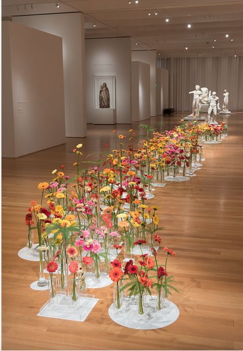 Tulip Installation, Floor Floral Arrangements, Flower Installation Art, Floral Installation Wedding, Flower Museum, Birthday Celebration Ideas, Spring Backdrop, Art In Bloom, Floral Party Decorations