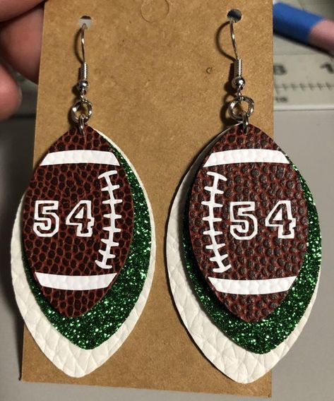 Number Earrings, Diy En Cuir, Diy Leather Earrings, Football Earrings, Leather Jewelry Diy, Skateboard Art, Cricut Craft Room, Cricut Creations, Custom Earrings