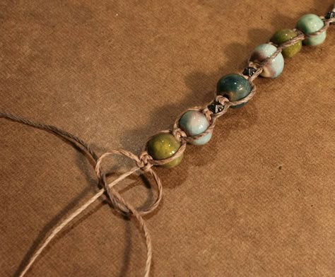 Beaded Macrame Bracelet, Macrame Bracelet Tutorial, Beaded Macrame, Hemp Jewelry, Diy Jewelry Inspiration, Macrame Bracelet, Beads Diy, Macrame Jewelry, Macrame Bracelets