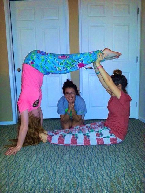 Yoga Poses To Recreate With Friends, Silly Trio Pictures, Poses To Do With 3 Friends, Cringey Photo Poses, Funny Trio Pictures To Recreate, Point 5 Pictures Funny, Funny Photos To Recreate At Home, Funny Yoga Poses For Two, Funny Picture Ideas With Friends