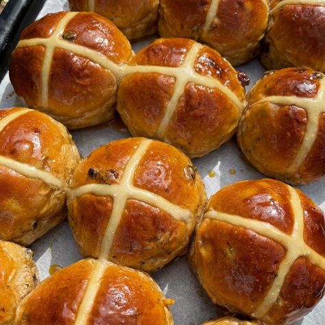 Tangzhong Hot Cross Buns - Salt. Butter. Smoke. Corn And Quinoa, Dinner Recepies, Potatoes And Rice, New York Style Pizza, Easter Bread, Orange Rind, Hot Cross Buns, Cross Buns, Apricot Jam