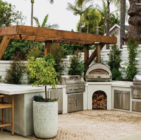 Back Patio Bbq Area, Outdoor Grill Kitchen Ideas, Farmhouse Grill Area, Outdoor Built In Bbq Area, Built In Outdoor Bbq Ideas, Corner Outdoor Kitchen With Pergola, Backyard Landscaping Outdoor Kitchen, Built In Backyard Grill, How To Make An Outdoor Kitchen