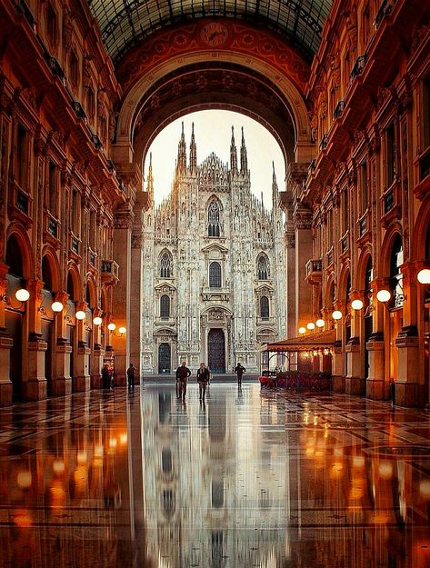 Milan Cathedral, Italy Photo, Milan Italy, Places Around The World, Travel Aesthetic, Travel Around The World, Italy Travel, Dream Vacations, Travel Around