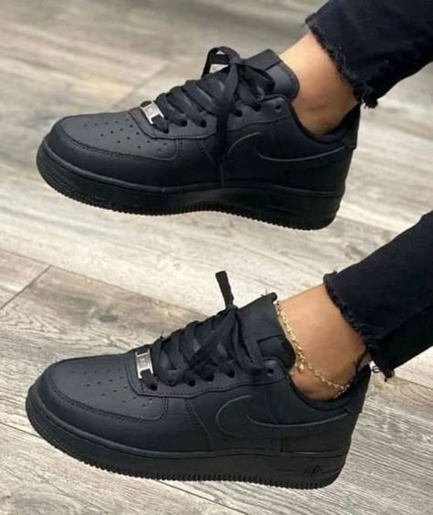 Air Force Noir, Air Force 1 Noir, Kasut Pengantin, Nike Air Force Black, Nike Shoes Photo, Casual Shoes Women Sneakers, Nike Air Force One, Black Nike Shoes, All Black Shoes