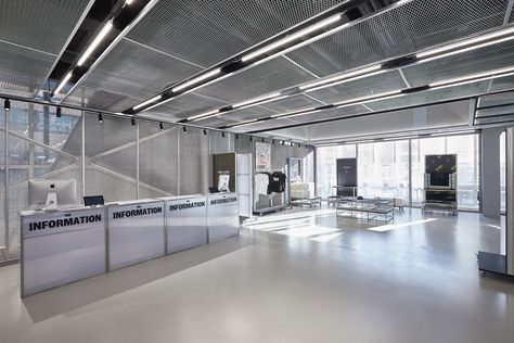 1MILLION Dance Studio, Designed to Host Street Dance and Academic Styles - ArchiExpo e-Magazine Dance Studio Design, 1million Dance Studio, Stair Landing, School Interior, Studios Architecture, Dance Lover, Dance School, E Magazine, Studio Interior