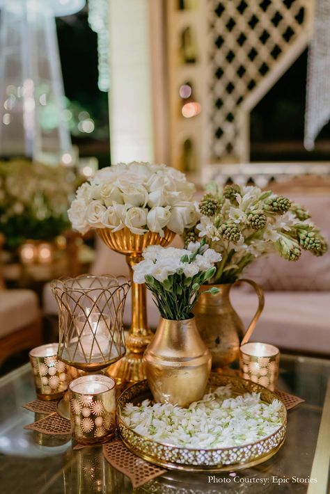 Indian Wedding Decor Diy Simple, Tuberose Decor Wedding, White Diwali Decor, Desi Wedding Reception Decor, Indian Dinner Decoration Ideas, Indian Wedding Round Table Decor, Indian Festive Table Decor, Brass Decor Indian Wedding, Indian Wedding Decor At Home