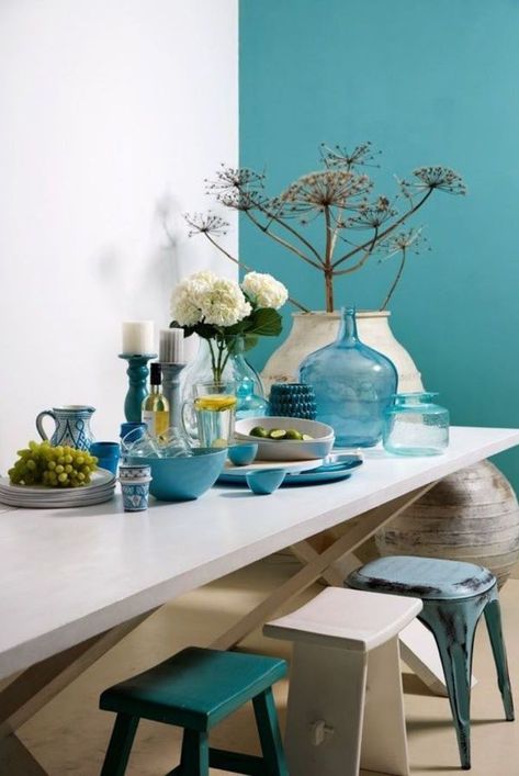 Bleu turquoise : association de couleurs, idées pour une déco réussie Colour Architecture, House Of Turquoise, Blue Interior, Paint Colors For Home, 50 Shades, Home Fashion, Interior Design Inspiration, Colorful Interiors, House Colors