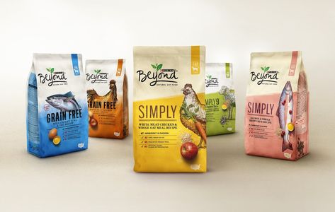 Animal Feed Packaging, Food Packaging Ideas, Pet Packaging, Pet Food Packaging, Pet Brand, Natural Pet Food, Consumer Packaging, Seed Packaging, Food Package