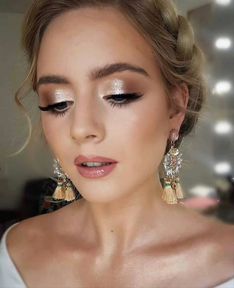 Simple Beach Wedding Ideas, Simple Wedding Makeup, Beautiful Wedding Makeup, Wedding Eyes, Mekap Mata, Simple Beach Wedding, Wedding Eye Makeup, Makeup Bridesmaid, Wedding Makeup For Brown Eyes